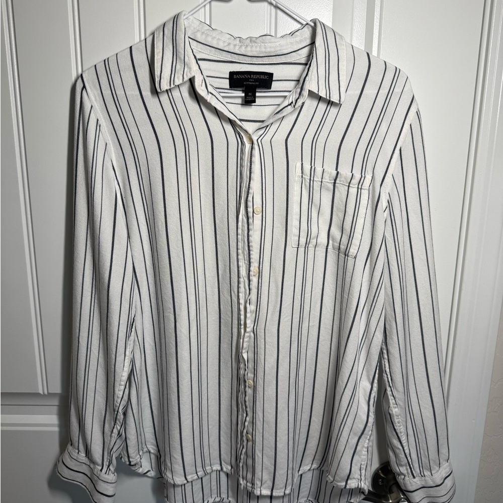 Banana Republic White and Black Striped Boyfriend fit shirt, size M
